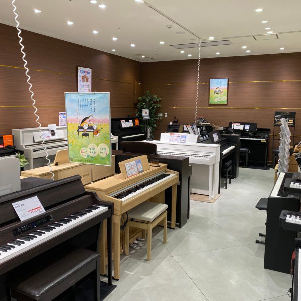 10万円代の電子ピアノも多数展示中