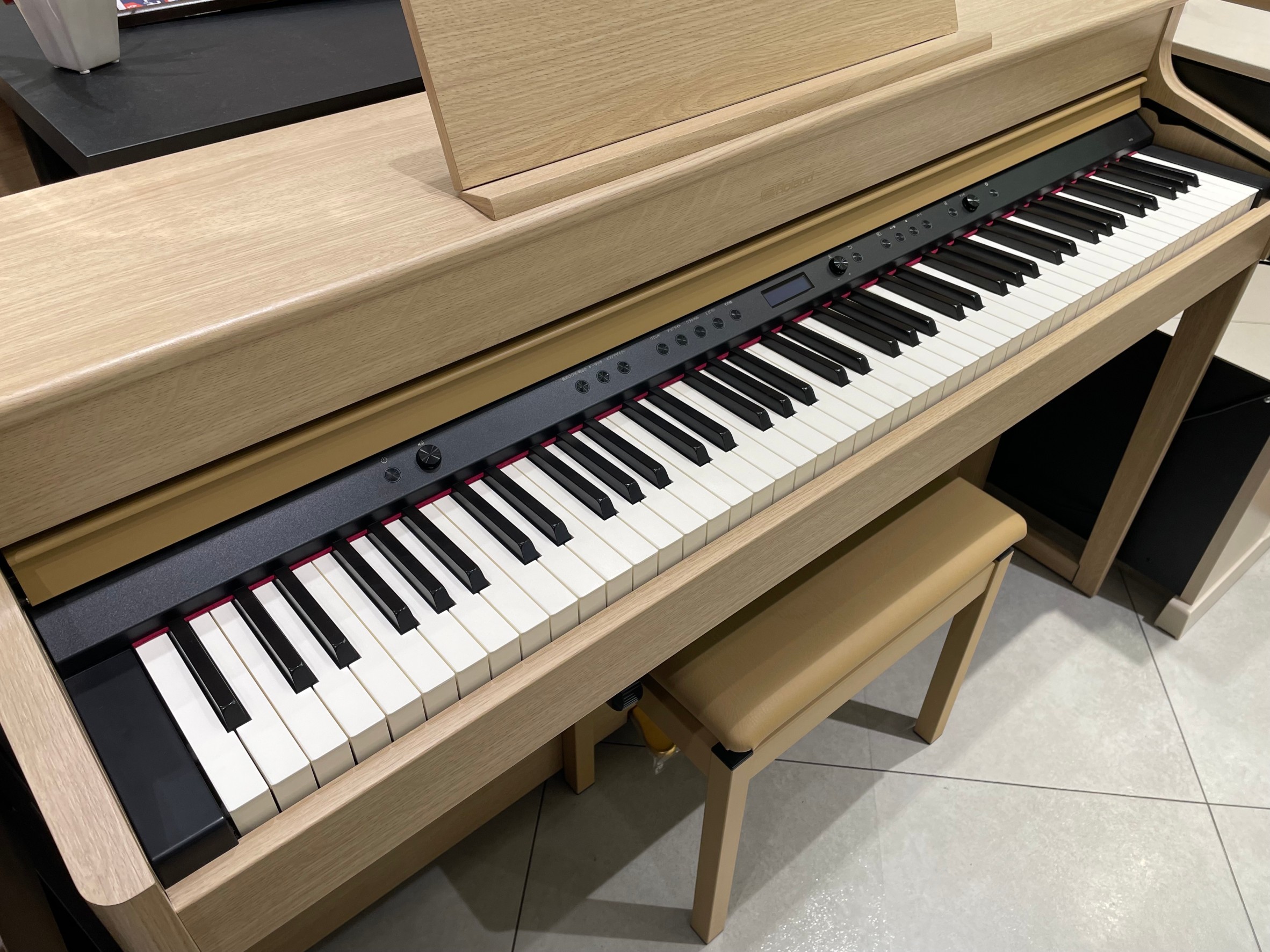 RolandHP702