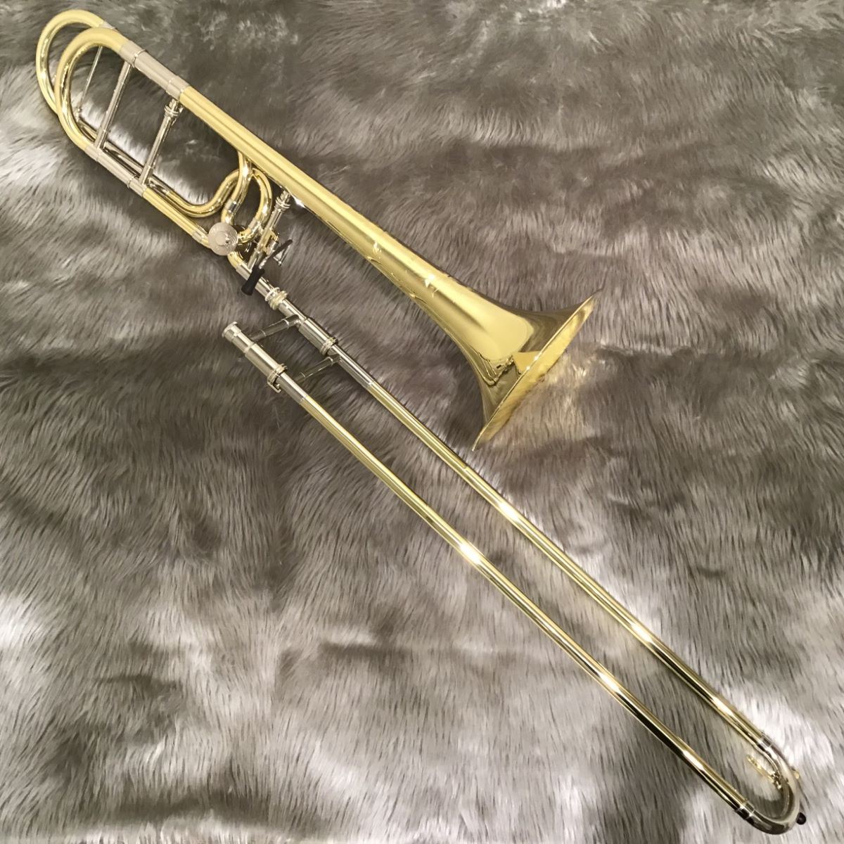 小型軽量でロータリー内部の機密を高めた”ロタックスバルブ”を搭載することにより、ロータリーバルブ部分での抵抗を極限まで減らし、スムースな吹奏感が得られます。ETB828