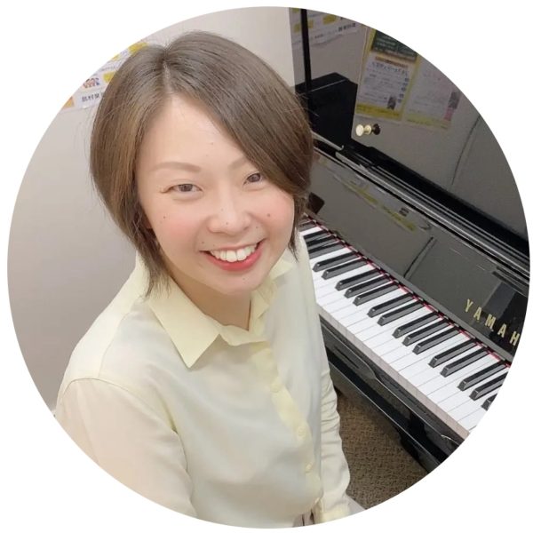 ピアノサロン・はじめてのキーボードサロン・ソルフェージュサロン・保育士ピアノサロン<br />
板井 かほり（いたい かほり）
