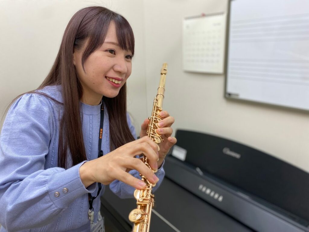 CONTENTS講師紹介講師へのインタビューシステム・料金ご入会に必要なもの体験レッスンスタッフが体験レッスンを受けてみました楽しさの秘密・当店が選ばれる理由を大公開！音楽をもっと楽しみたい方へお問い合わせ講師紹介 講師へのインタビュー フルートを始めたきっかけは何ですか？ 小学生の頃、演奏会でフル [&hellip;]