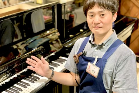 スタッフ写真 電子ピアノ ギターアドバイザー(社内資格) 黒住