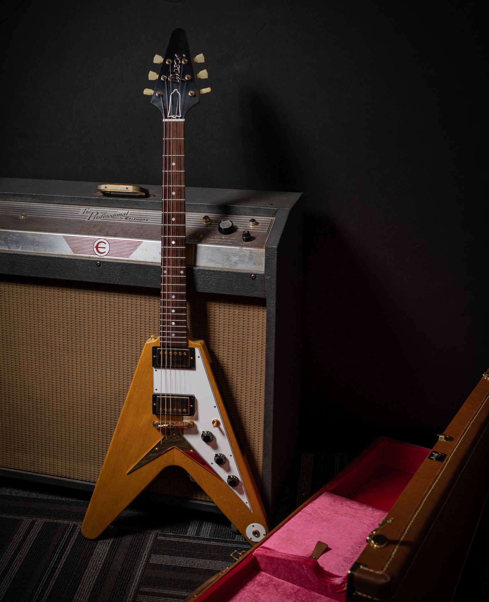 Gibson Flying V ギブソン フライングVピンバッジ バッヂ ピンズ - ギター