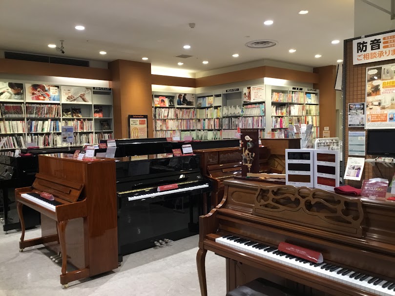 創業以来長年愛され続けてきた日本のピアノブランド、YAMAHA。 なんとこの度、YAMAHA新品グランド・アップライトピアノの展示を開始致しました。 2024年6月1日より、お客様へのご案内を開始しております。 詳しくはピアノ担当（ピアノアドバイザー）江崎、もしくは他ピアノ専門スタッフにお気軽にお問 […]