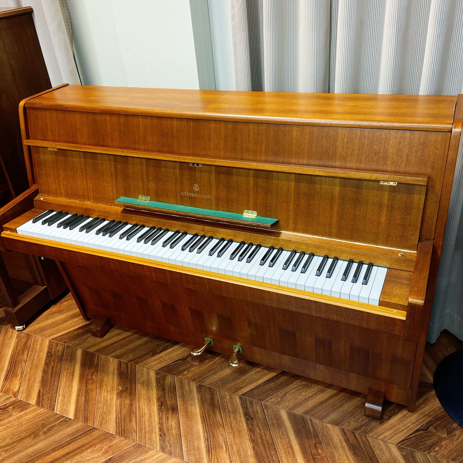 中古アップライトSTEINWAY Model.F