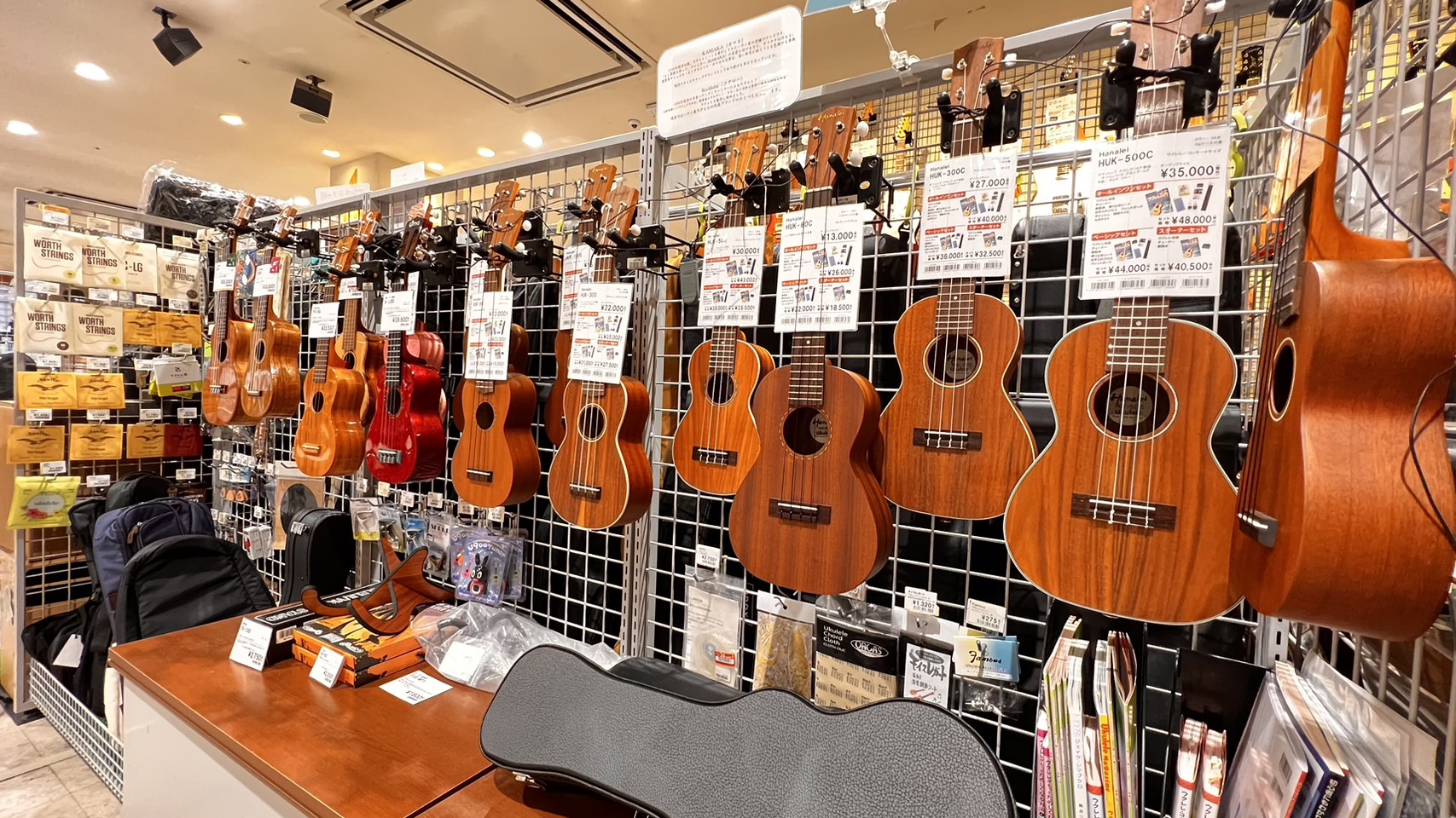 皆様こんにちは！島村楽器イオンモール倉敷店　ウクレレ担当：杉原(すぎはら)です！この度は当店HPをご覧頂きまして誠にありがとうございます！小さいお子様から大人まで、幅広い年齢層の方に楽しんで頂ける楽器「ウクレレ」。倉敷店に新しいウクレレが入荷致しました！この「限定」は見逃せませんのでご紹介いたします […]