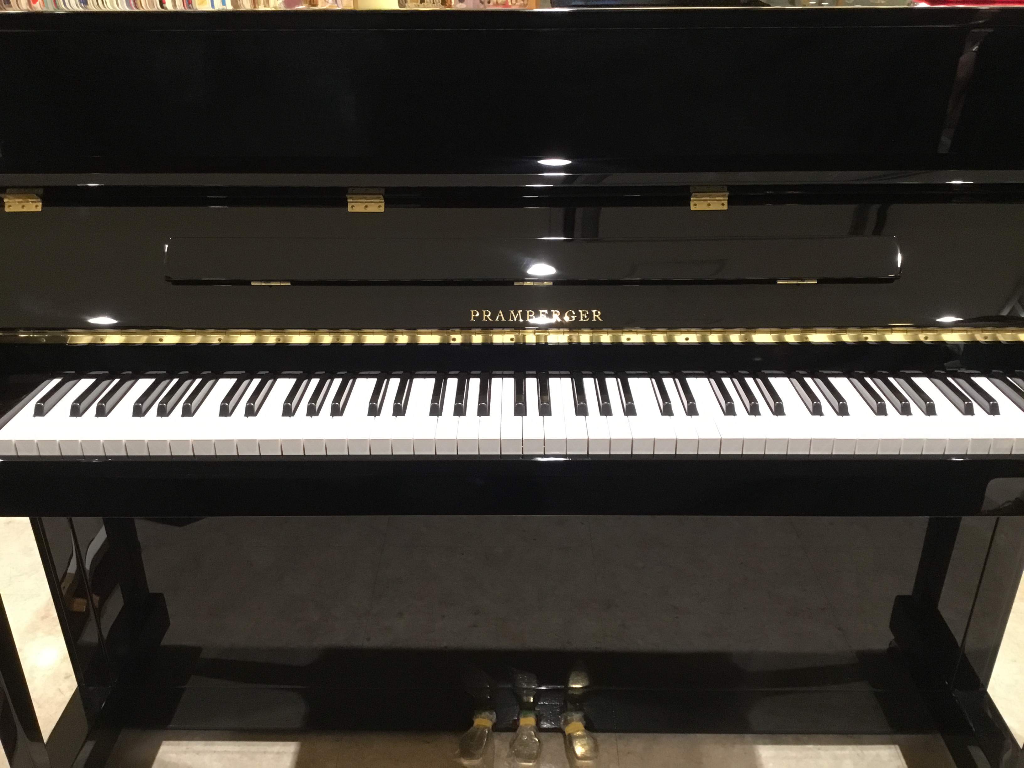 アップライトピアノ/新品PRAMBERGER　PV115