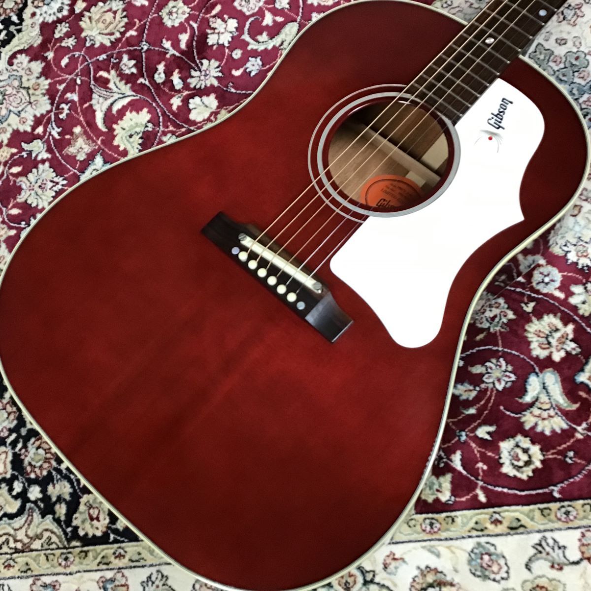 Gibson2017 Limited Edition 1960's J-45 Wine Red