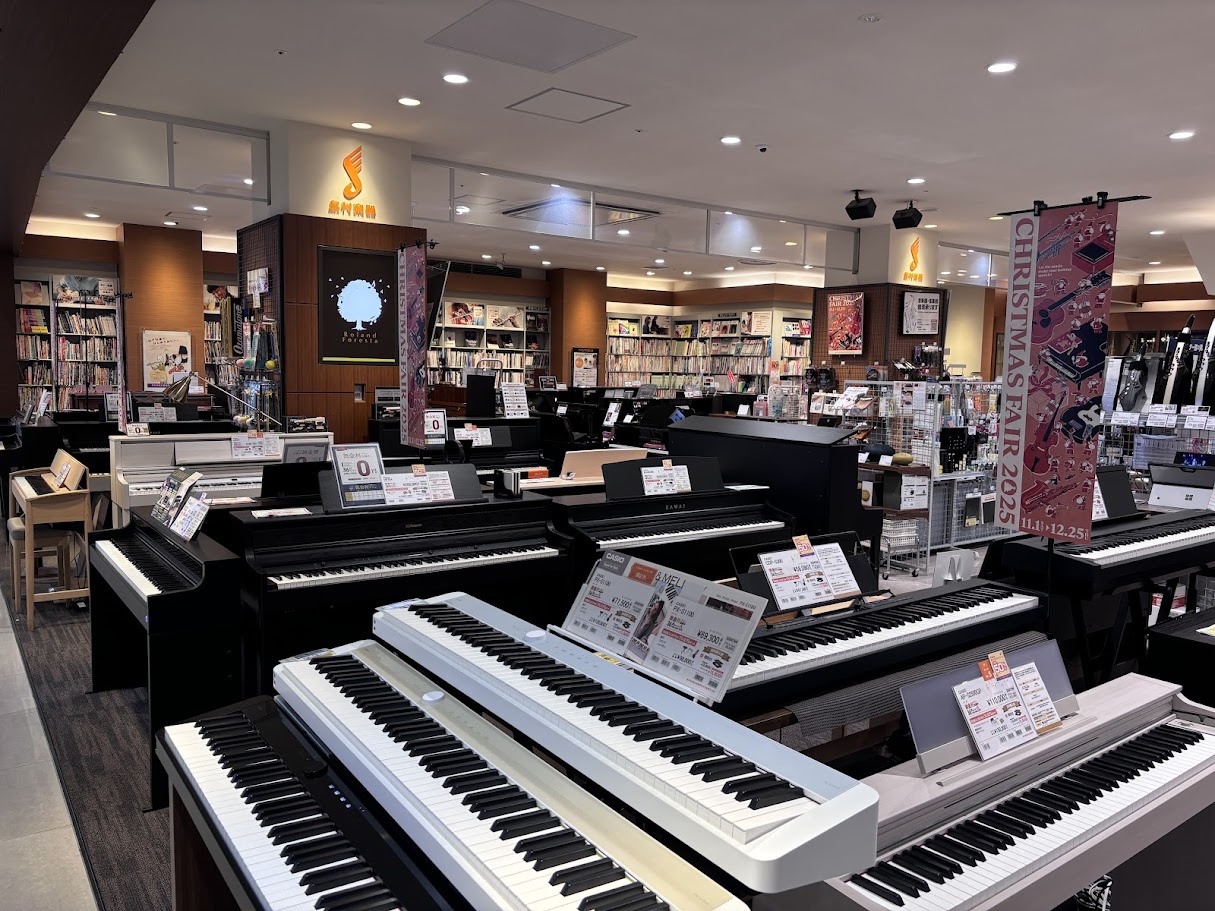 CONTENTS■岡山・倉敷他、電子ピアノのことなら島村楽器イオンモール倉敷店へ！■電子ピアノ担当：江﨑（えさき）より皆様へ■イオンモール倉敷店　ピアノアドバイザーのご紹介■展示品番一覧■当店前には「赤ちゃんルーム」「こどもトイレ」のコーナーがあります。■お問い合わせ■岡山・倉敷他、電子ピアノのこと […]