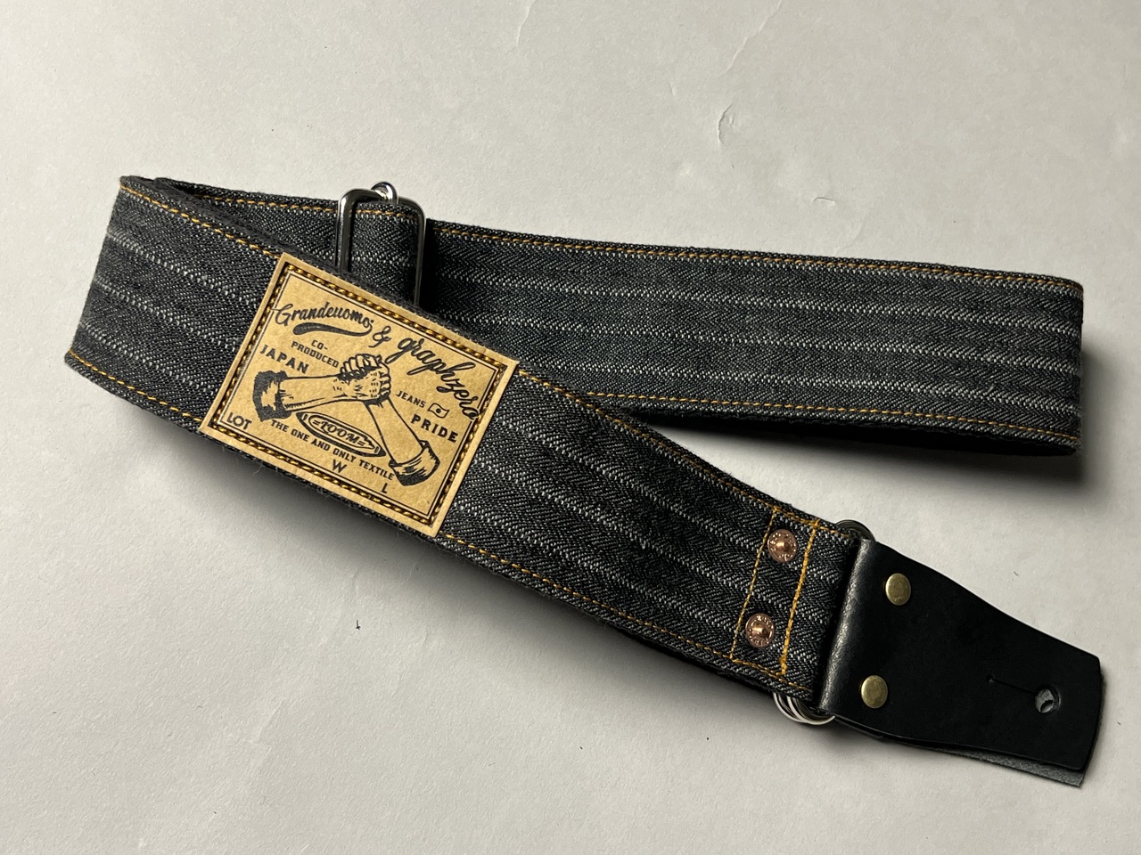 Grande uomoGrande uomo × graphzero コラボモデル graphzero16ozセルビッチデニム 針抜きヘリンボーン【Black】
