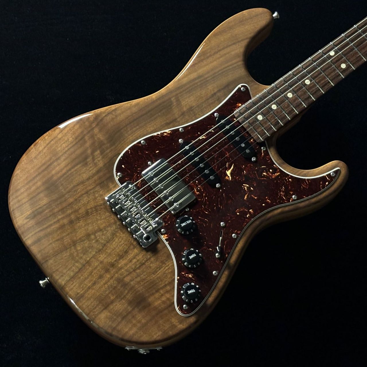RY GuitarFigured Walnut SSH