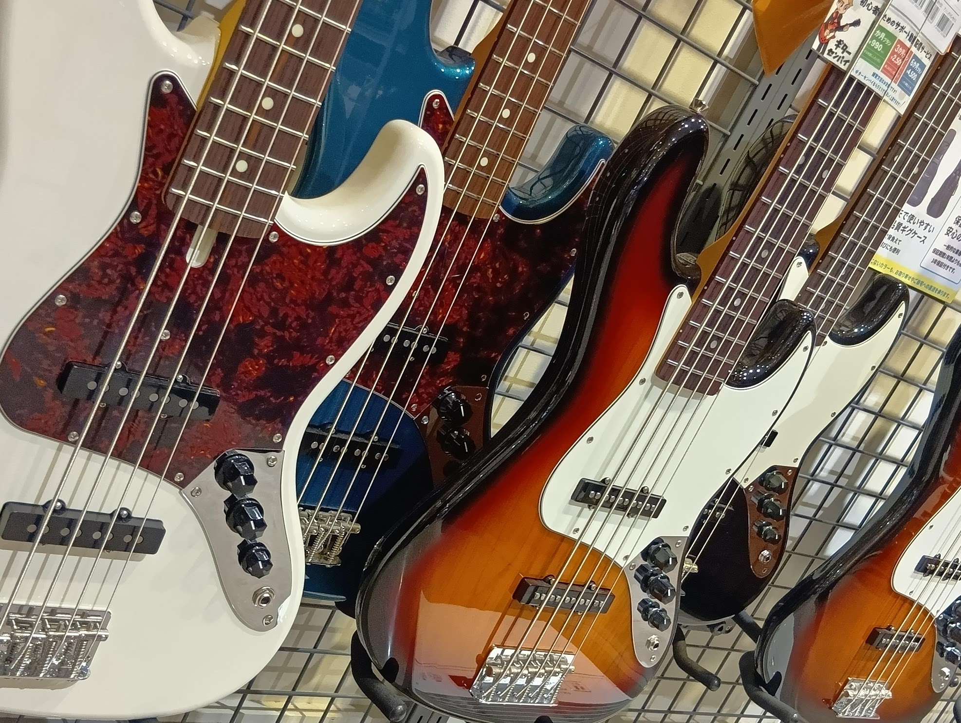 CONTENTS楽器、アクセサリーの選び方から使い方まで、しっかりサポートいたします！軽音楽部サポート担当スタッフ紹介ギター・ベースの選び方ドラム関連の選び方ヴォーカルやその他楽器は以下リンクと詳細をチェック！アンプは必須アイテム！アクセサリはどんなものが必要？倉敷店スタッフオススメアイテム紹介！！ [&hellip;]