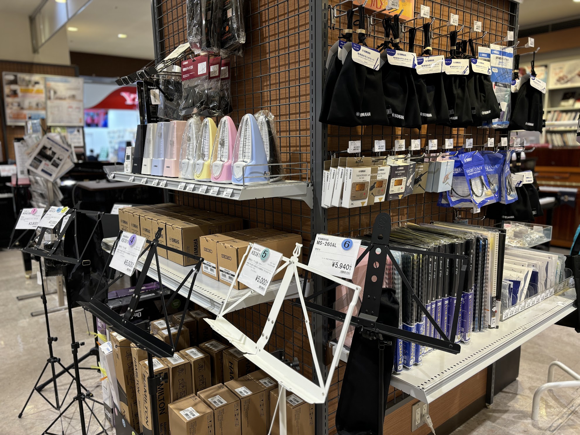 新入生の皆様。ご入学おめでとうございます！そして、吹奏楽部への入部を決めている、すでに入部されている方。宜しくお願いします♪ 春🌸。それは期待に胸を膨らませる季節ですね。 当店では皆様の部活動を全力で応援します！ 「吹奏楽部に入部したら、すぐに楽器を購入しないとダメなのかな・・・。」そんな不安をお持 [&hellip;]