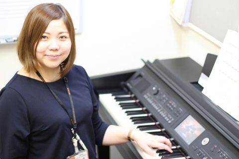 スタッフ写真 ピアノインストラクター 川述