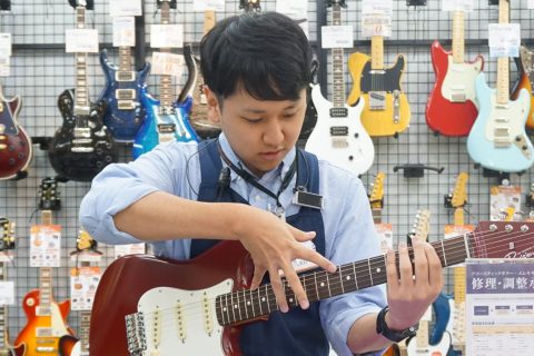スタッフ写真 エレキギター、ベース、アンプ、エフェクター 前田