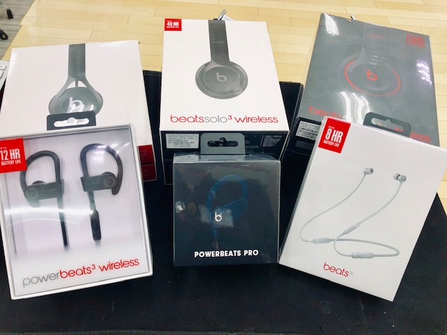 *Beats by Dr.Dre 高級ヘッドホン/イヤホンブームの火付け役！洗練された見た目とツボを押さえた音質。]]現在、久留米店に在庫しているカラーとラインナップの一覧です。]]店頭にないカラーもお取り寄せ出来ますのでお気軽にお問い合わせ下さい。 **イヤホン ***Beats X Blueto […]