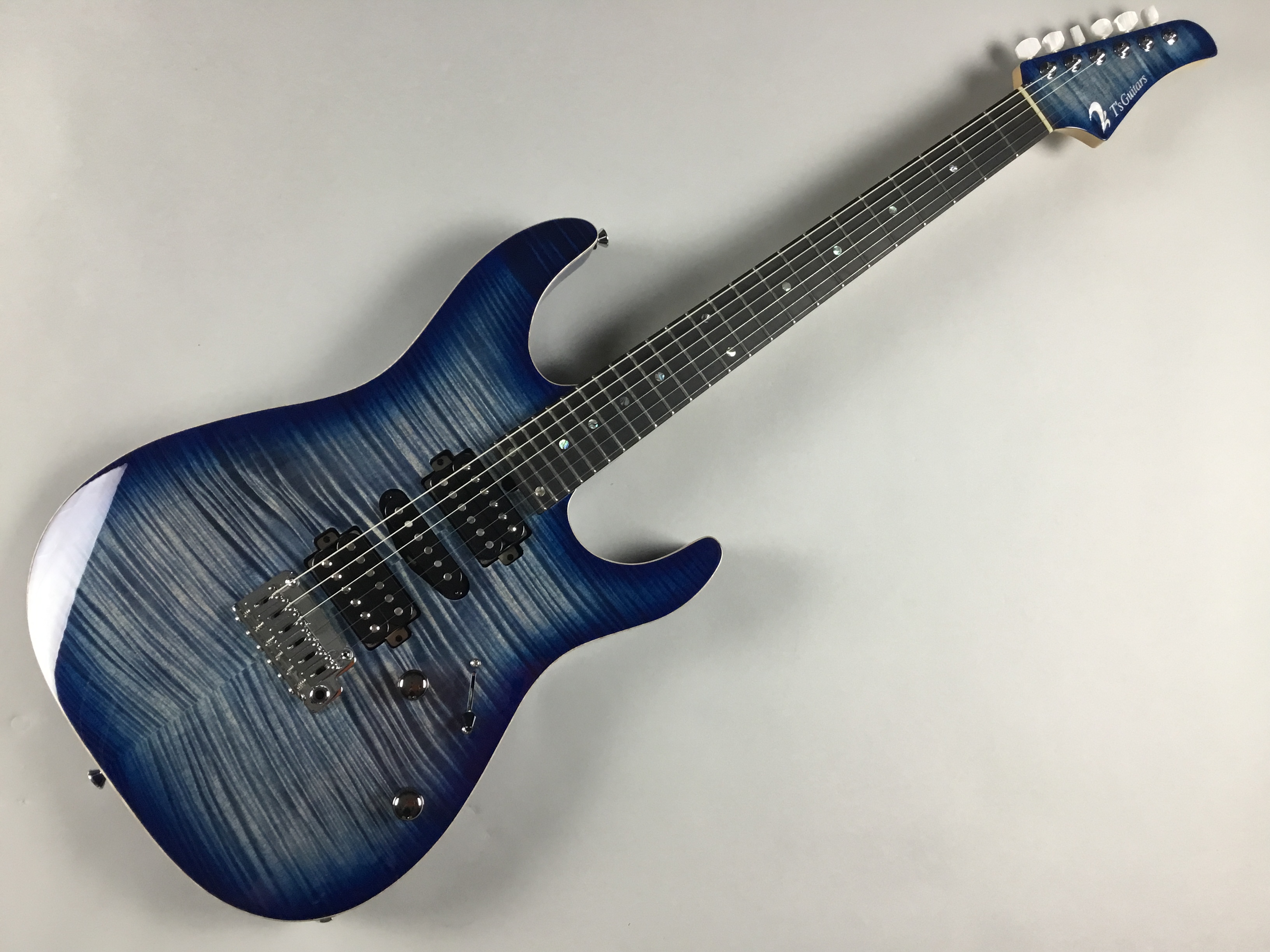 *DST-Spider22 **特徴 T's Guitarsのカタログ掲載商品のDST-Spiderが入荷しました。 T's Guitarsの中で最も安価なDST-Spiderですが、作りやセットアップなど、一切手抜きのないギターです。 見た目ではガツンと歪ませて…という感じですが、繊細なサウンドメ […]