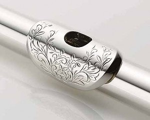 *島村楽器×Pearl Fluteコラボレーションモデル。頭部管プリスティーンシルバー製モデル。 **商品情報 島村楽器×Pearl Fluteコラボレーションモデル。]]頭部管プリスティーンシルバー（Ag970）を採用。]]軽快な吹奏感の中にも、力強い重厚な響きを実現。]]これからフルートを始めた […]