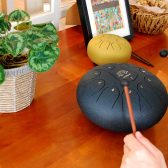 落ち着く音色で丸い形が特徴的「タングドラム」のご紹介