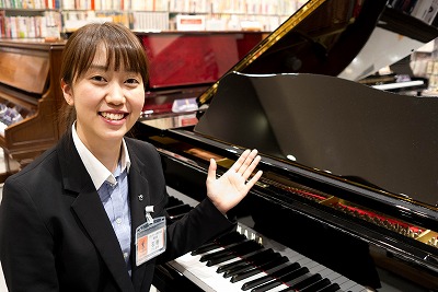 スタッフ写真 副店長/担当:ピアノ・管楽器・弦楽器/管楽器シニアアドバイザー・弦楽器アドバイザー 石嵜