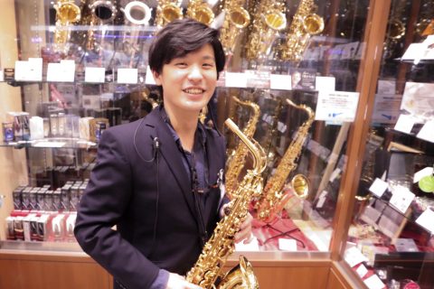 スタッフ写真 アコースティックギター/管楽器・弦楽器・音楽教室アドバイザー 河野