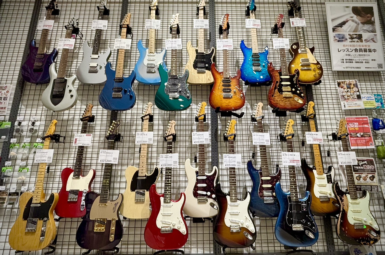 島村楽器イオンモール草津店では、Fender,Gibson,はもちろん、History,momose等の国産ギターも取り扱っております。今回は少しハイエンドが多いですが、作曲やDTM、弾いてみた動画にも使える「1本で何でもできる」エレキギターをご紹介！！もちろん、ライブで活躍するプレイヤーの皆様にも […]