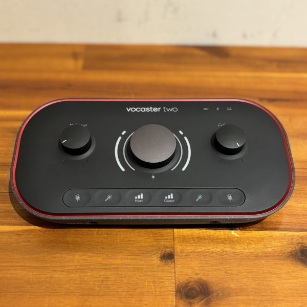 フォーカスライト<br />
Vocaster Two<br />
通常売価￥35,800（税込）<br />
→￥32,220（税込）