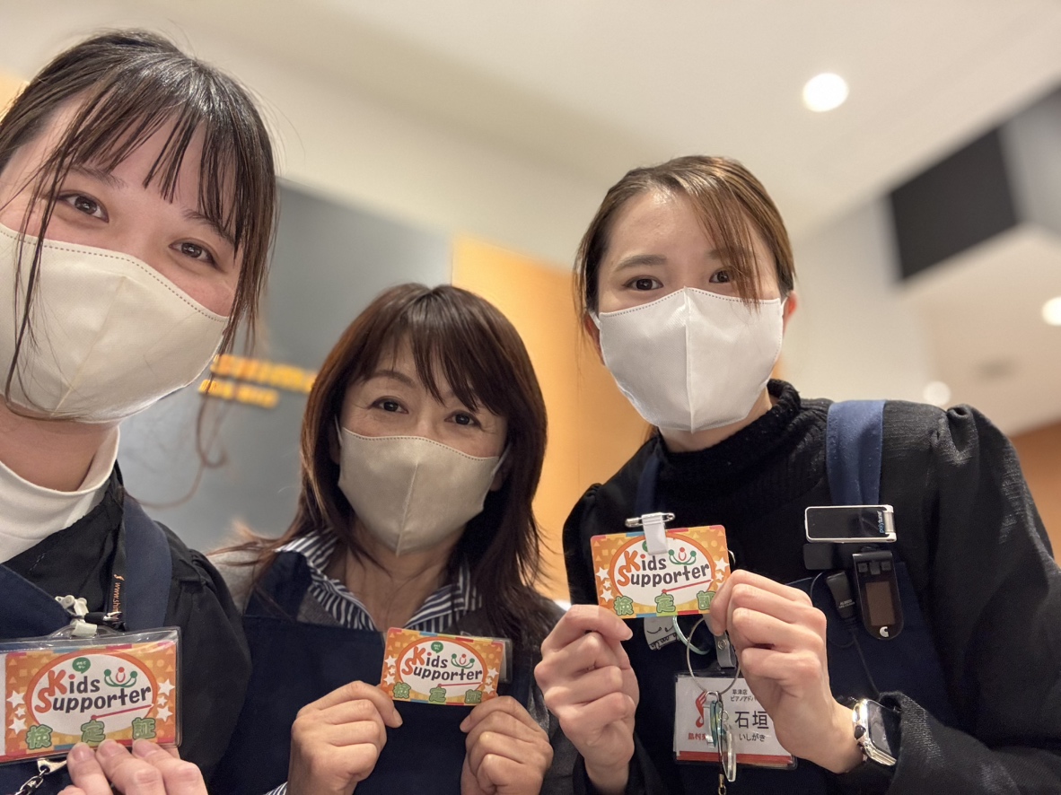 店長齋藤（さいとう）写真左の人