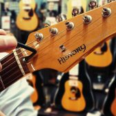 弦高調整お任せください🎸対応可能スタッフ6名在中♪