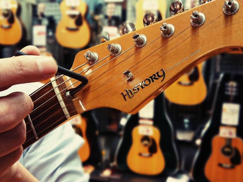 滋賀エリアでエレキギター・アコースティックギターの弦高調整をご検討中でしたら、島村楽器イオンモール草津店にぜひお任せください。
草津店には、弦高調整を含む各種セッティングに対応可能なスタッフが6名も在籍しており、お客様の演奏スタイルに合わせた最適な状態へと調整いたします。