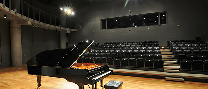 島村楽器イオンモール草津店のピアノサロンでは、1年間に様々な発表会やイベントを実施しています。日頃の練習の成果をお披露目したり、たくさんの音楽仲間を作って、音楽生活をより楽しみましょう♪ CONTENTS①草津店の音楽教室 発表会 inクラシックホール②草津店の音楽教室 発表会 inライブハウス③全 [&hellip;]