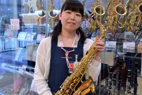 スタッフ写真 管楽器・楽譜 及川