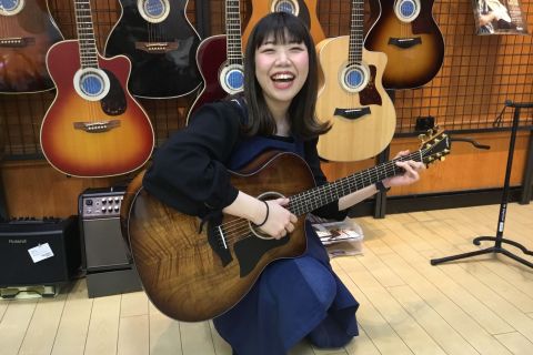 スタッフ写真 アコースティックギター・ウクレレ・音楽教室 中山