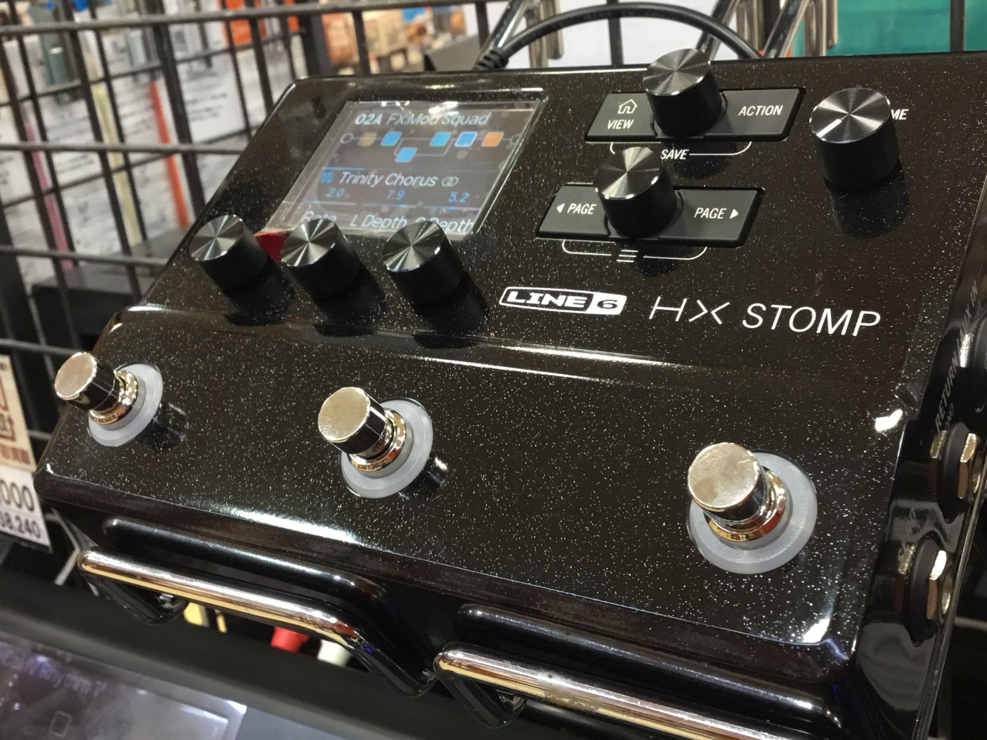 *人気沸騰中！HELIXファミリーの注目株 LINE6 HELIXシリーズ最新作。最も小型なHELIX「HX STOMP」が]]少量ではございますが当店にも入荷致しました！]]ストンプサイズでありながら最上位モデルHELIXと同クオリティのエフェクトを使用でき、MIDI送受信可能、SEND/RETU […]