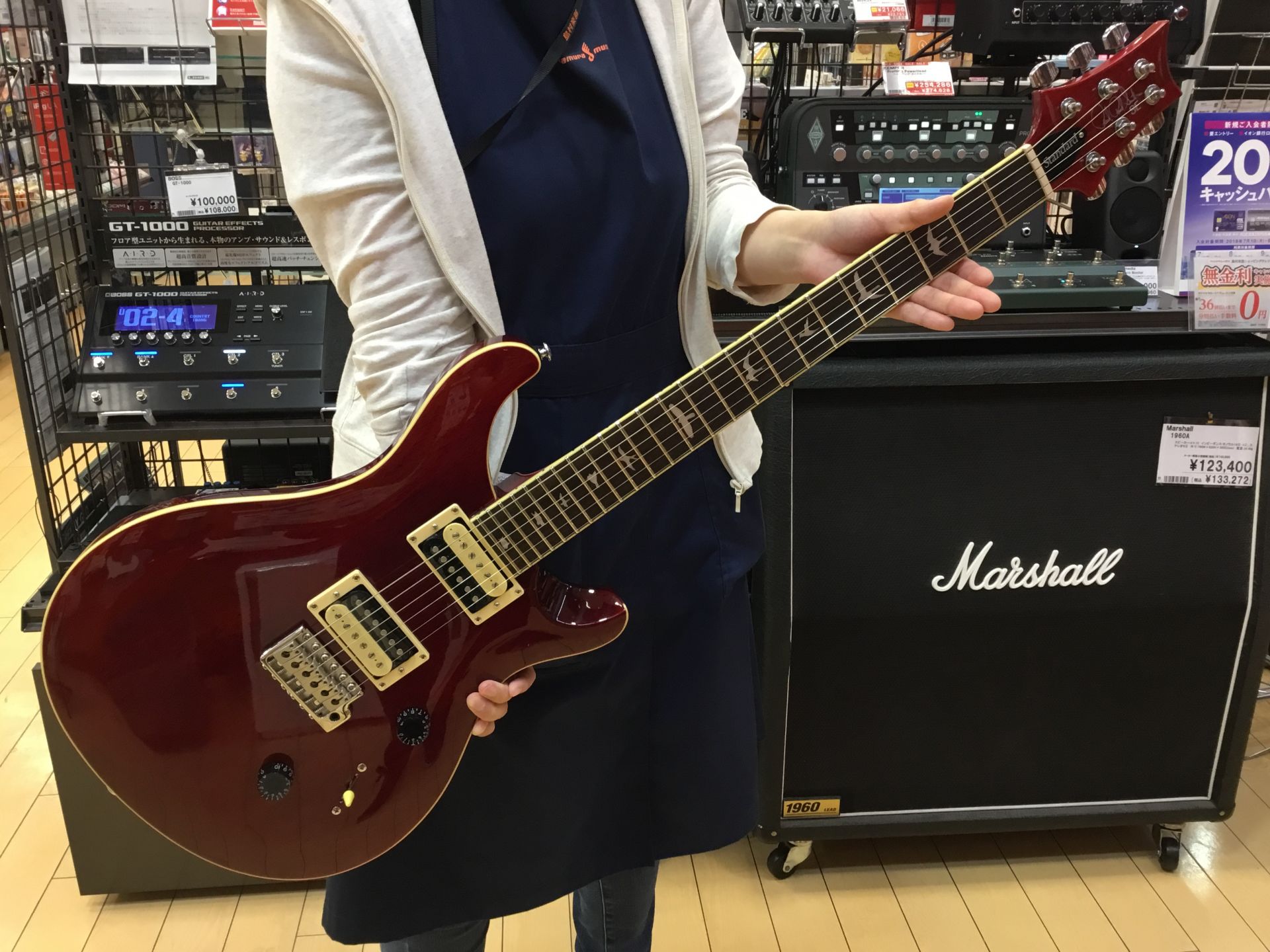 *ビギナーからベテランまで幅広く PRS SE Standard 24はPRSのフラッグシップモデルであるCustom 24の基本設計を忠実に再現したモデルです。24フレットのマホガニーネック（セットネック構造）、バードインレイを搭載したローズ指板、新開発の85/15 "S"ピックアップと、スチュー […]