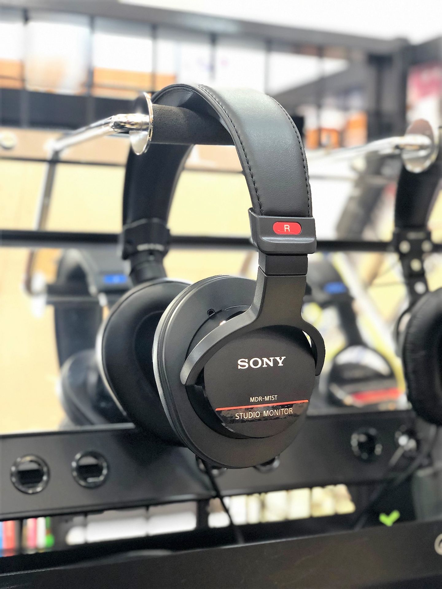 SONYの新しいモニターヘッドフォンMDR-M1ST釧路店に入荷しました！