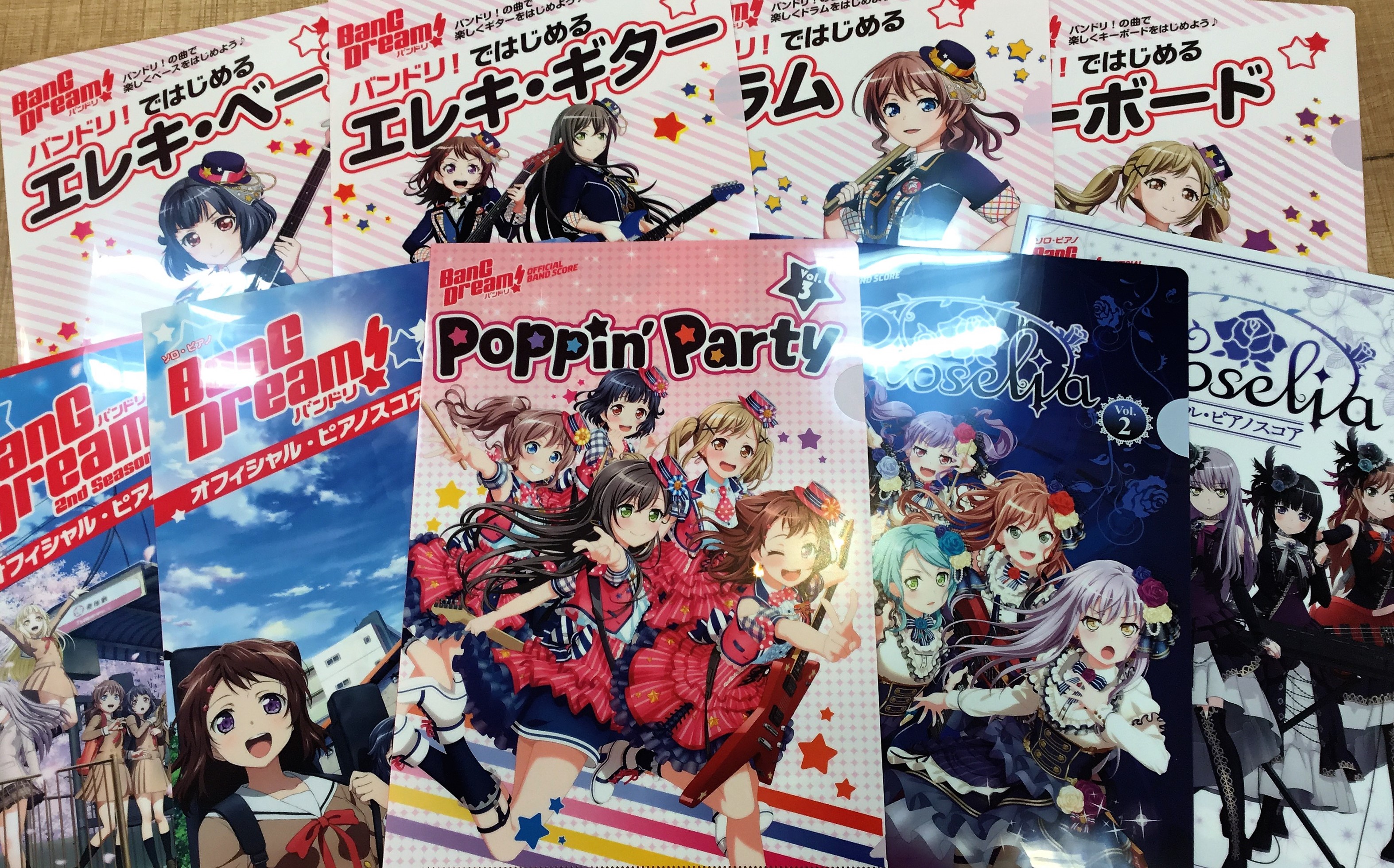 *BanG Dream！の楽譜を買ってフェアに応募&クリアファイルをゲットだ！ 帯に付いている応募券を送って、展示中のペーパーフィギュアシート、もしくは、表紙デザイン2L判ブロマイドセットが抽選で各100名様！ 皆様こんにちばんわ！釧路でも[!!つ・い・に!!]『アニメ BanG Dream！3期』 […]