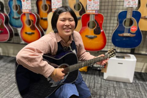 スタッフ写真 アコースティックギター・音楽教室・楽譜・教育楽器 上別府