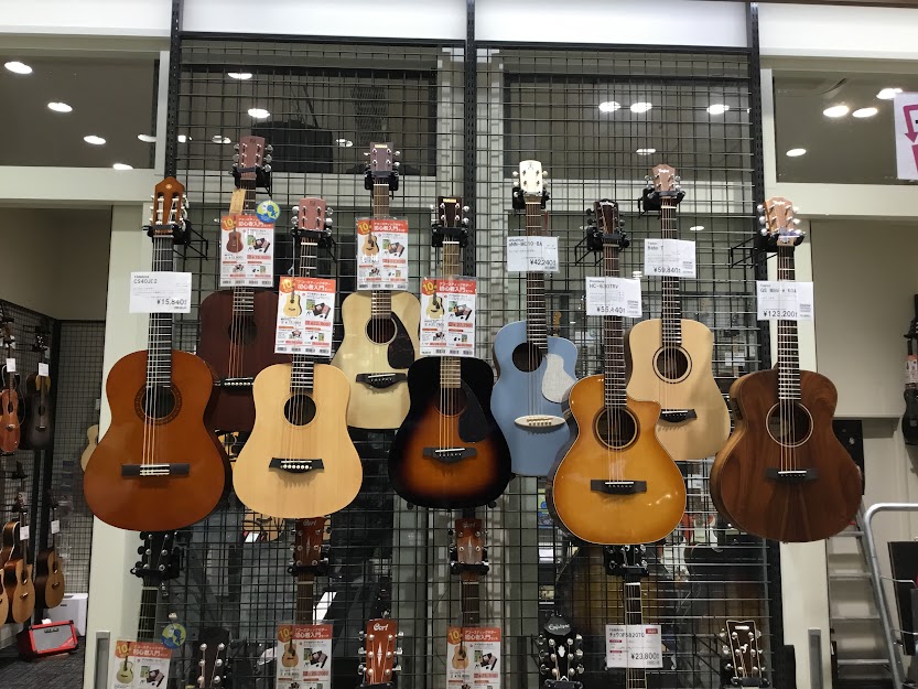 ***【ミニギターのご紹介！！】 島村楽器くずはモール店のミニアコースティックギターを一挙ご紹介いたします。]]お子様や、手の小さな方でも弾きやすいギターです。]]様々なメーカーのものを取り扱っておりますので、是非ご覧ください！ |*メーカー|*型名|*販売価格| |YAMAHA|CS40J02|¥ […]