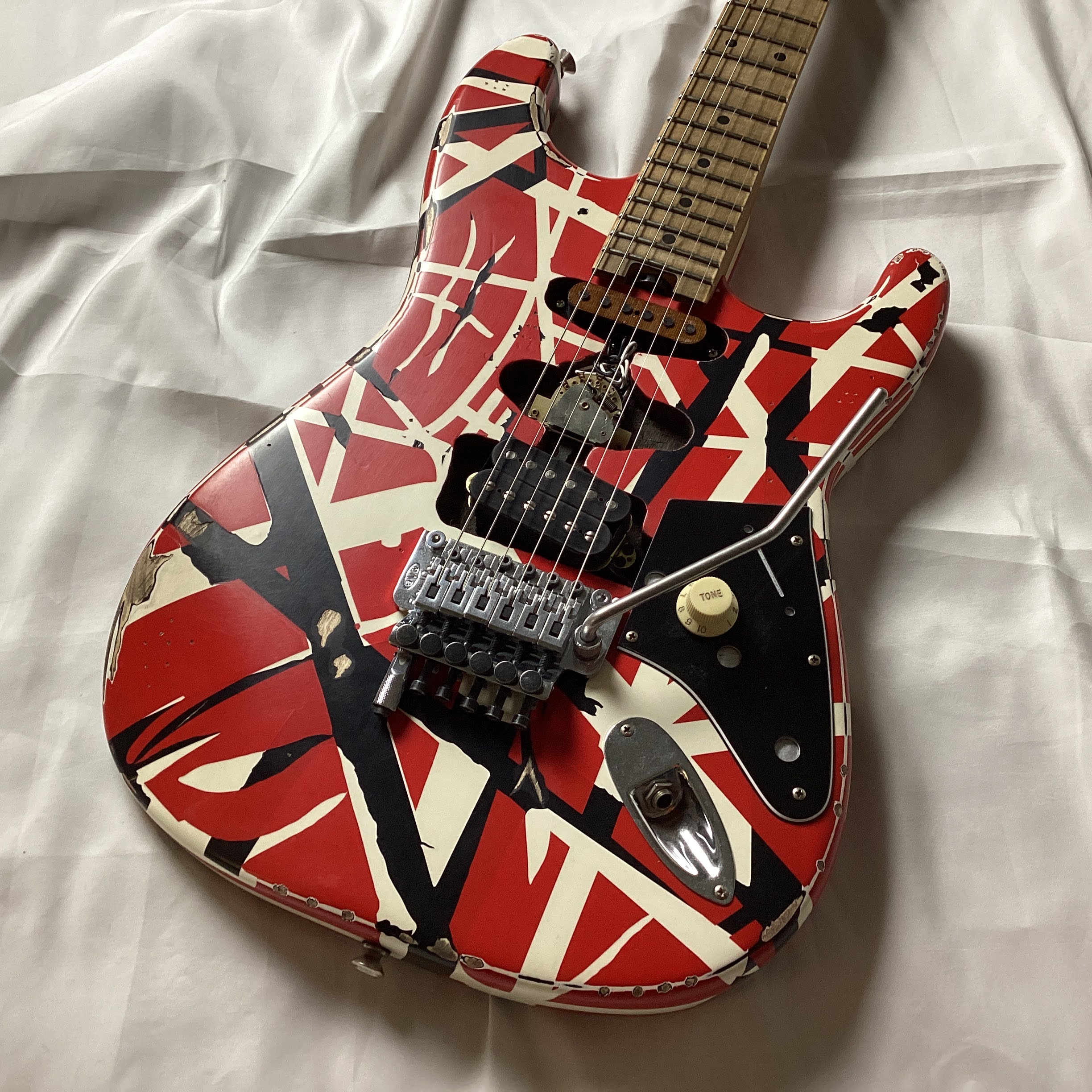 EVHStripes Series Frankie RED / WHITE / BLACK Relic