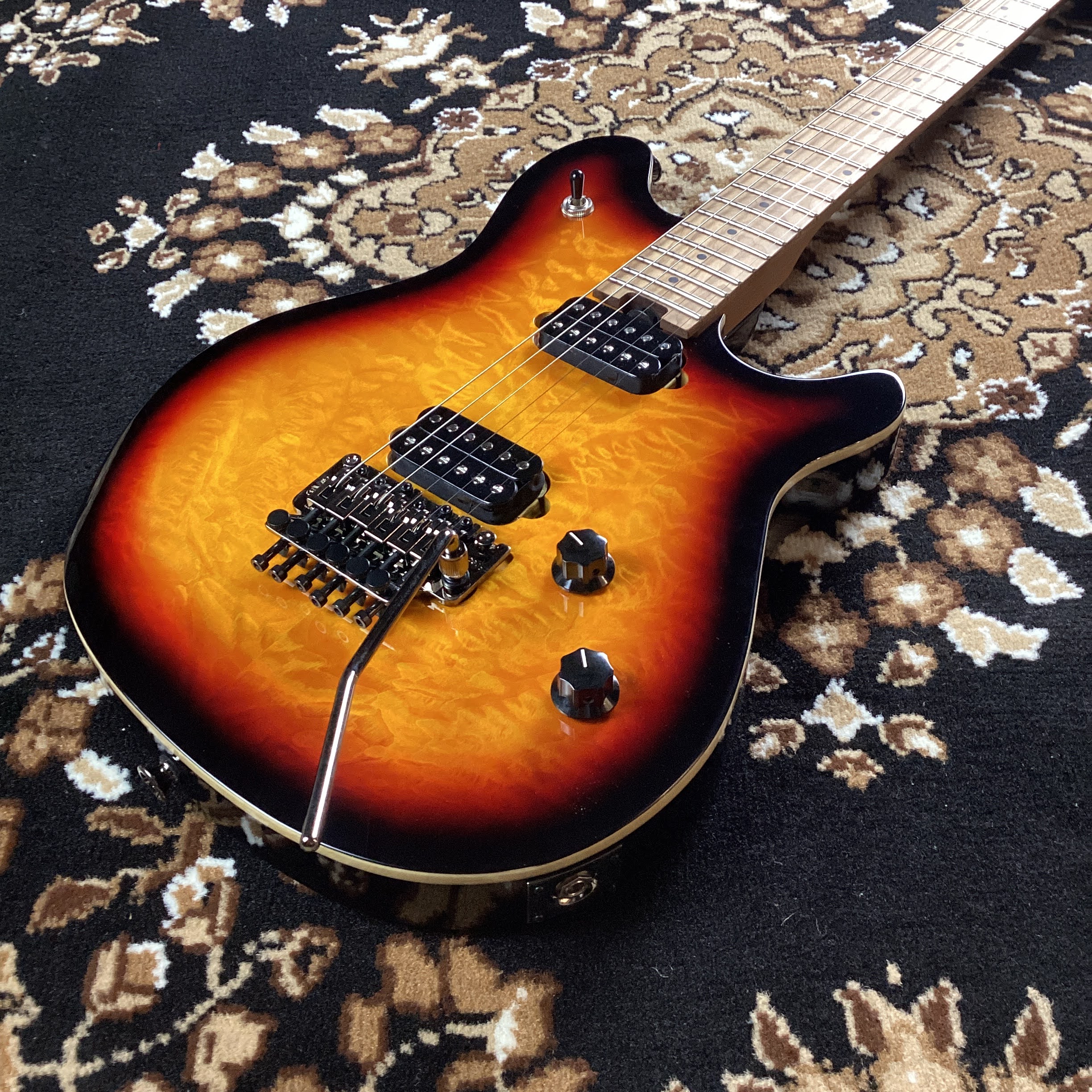 EVHWolfgang Standard QM Baked Maple Fingerboard 3-Color Sunburst