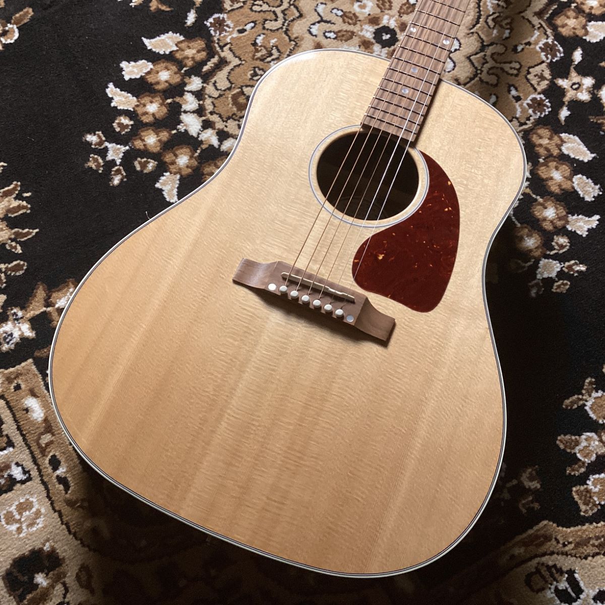 GibsonJ-45 Studio Walnut