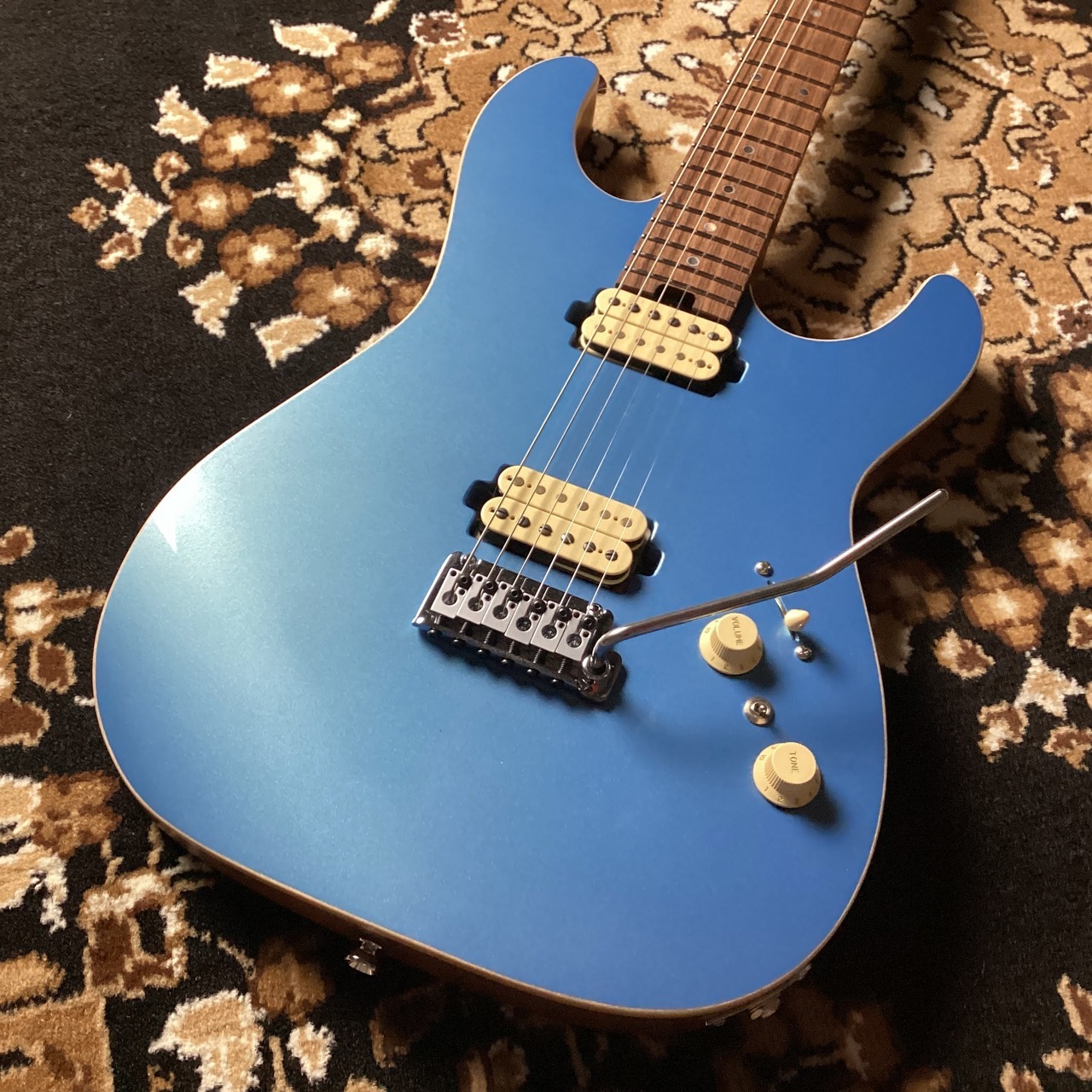 Altero Custom GuitarsAstra Custom Rose neck