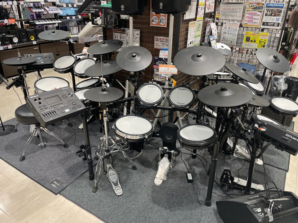 CONTENTS電子ドラムフェアを開催中です！！展示機種のご紹介お問い合せはこちら電子ドラムフェアを開催中です！！ 島村楽器くずはモール店では、現在Roland、YAMAHAの電子ドラムを全6機種展示しています！ これからドラムを始めたいと考えている初心者の方、本格的な練習として電子ドラムを導入した [&hellip;]