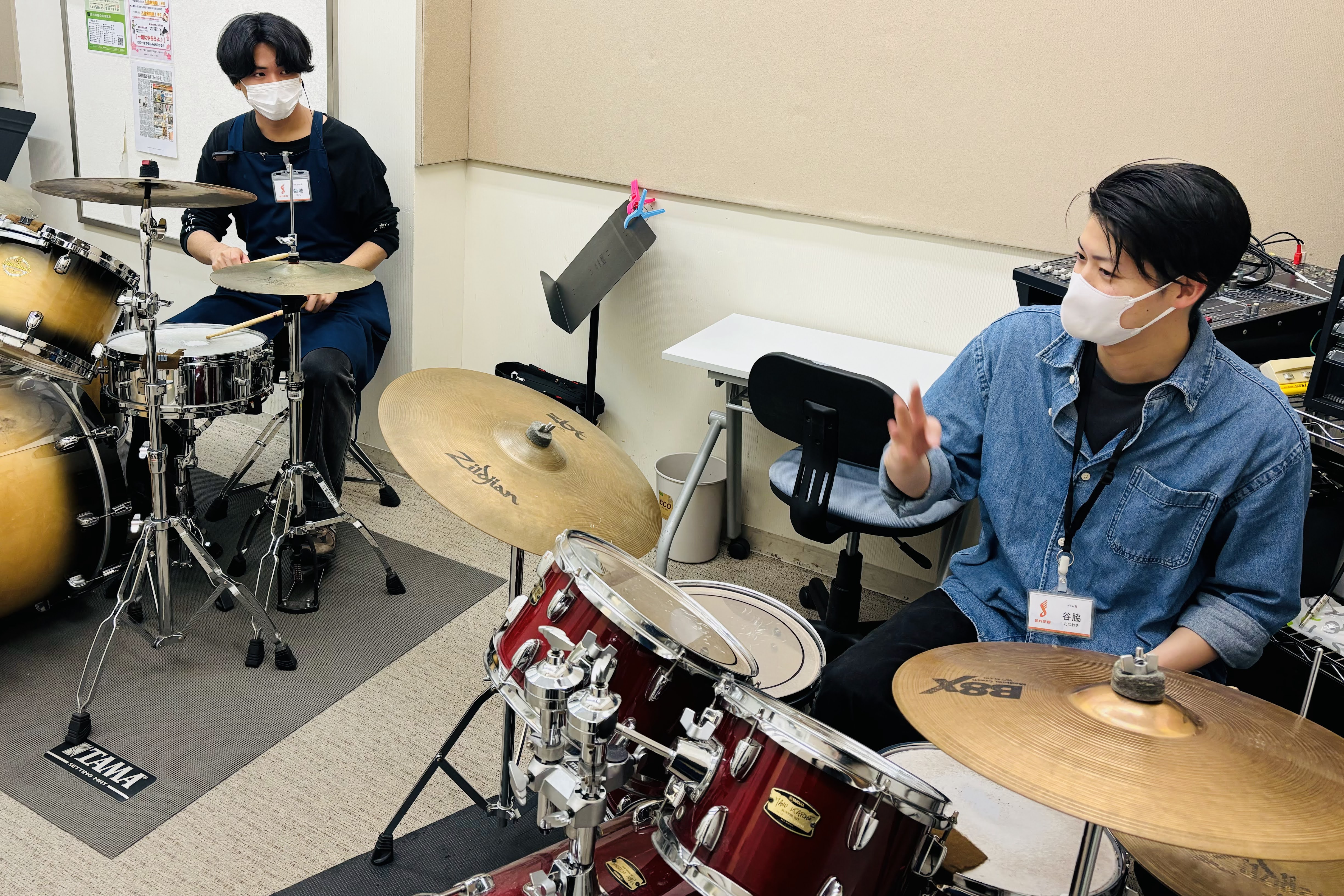 興味はあるけど、そもそも音楽なんてやったことないし、今から始めるなんて遅いと思われている大人の方へ！島村楽器の音楽教室では、音楽自体まったくやったことがない大人の方が始められるケースも、実はぜんぜん少なくありません！とは言っても、実際どんな感じなのか不安という方に向けて、今回は日曜日ドラム教室の谷脇 [&hellip;]