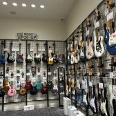 エレキギター選ぶなら品揃え豊富なくずはモール店で！