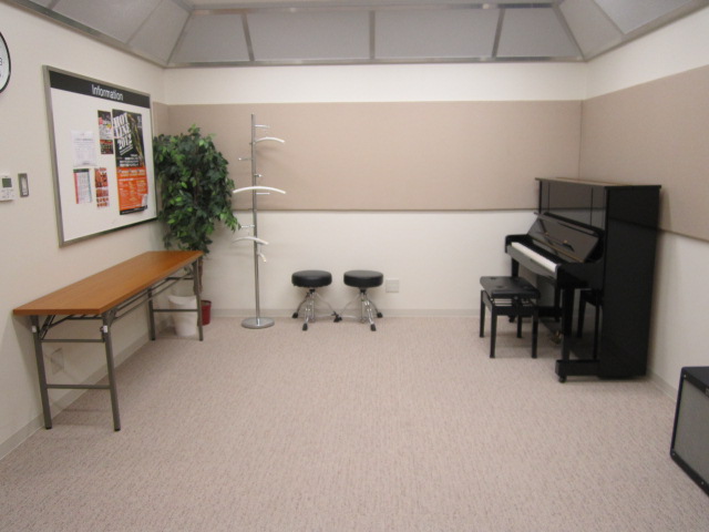 *グランドピアノ・アンサンブル等の練習場所にお困りの方いらっしゃいませんか？]]当店の練習室をぜひご利用下さい！ 島村楽器京都カナート店では、お客様により音楽を楽しんでいただくために、]]レッスン等で教室を使用していない時に一般のお客様にも教室をお貸ししています。]]個人練習に最適な小さなお部屋が2 […]