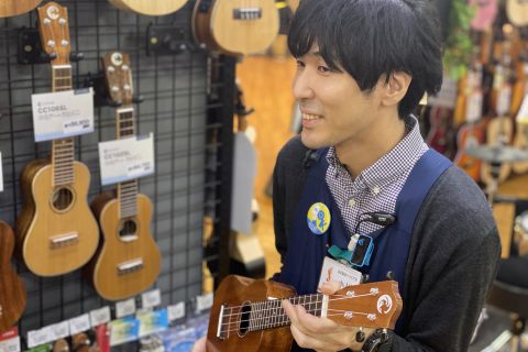 スタッフ写真 ウクレレ・デジタル楽器・楽譜担当 小川