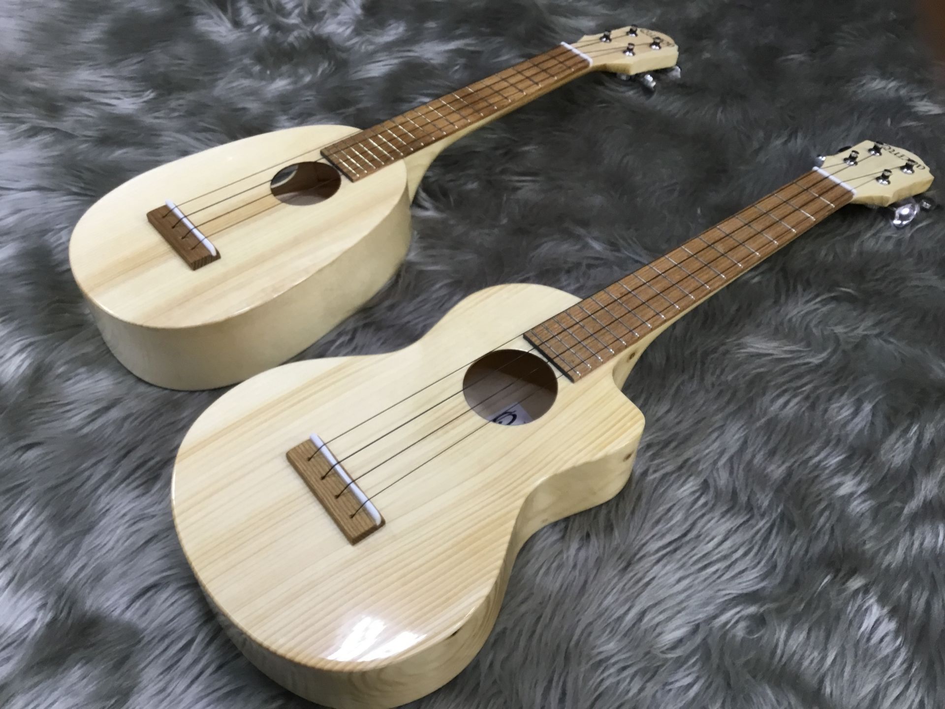 北海道エゾ松を使用したEzo’s Ukulele！ソプラノ、コンサートそれぞれ入荷しました！