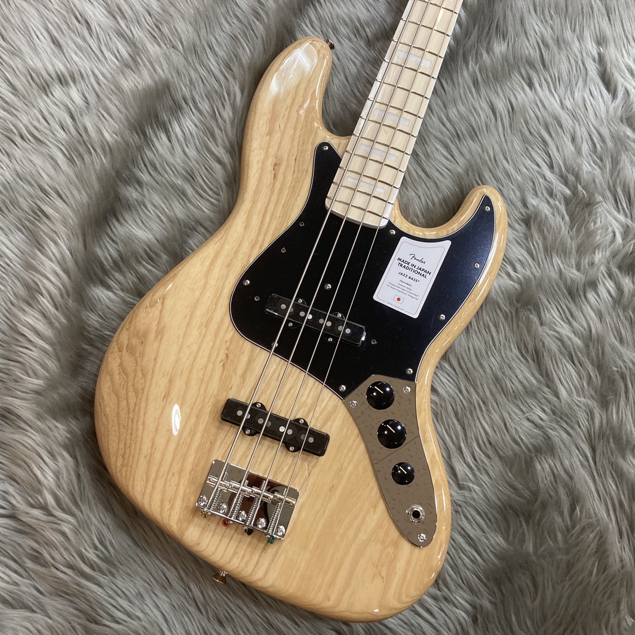 *この重量感がいい！75年製Jazz Bassを忠実に再現したモデル！ **Fender TRADII 70S JB/M NAT Made in Japan Traditional 70s Jazz Bassはグロスフィニッシュのアッシュボディを採用。]]20本のヴィンテ ージスタイルフレットを装備 […]